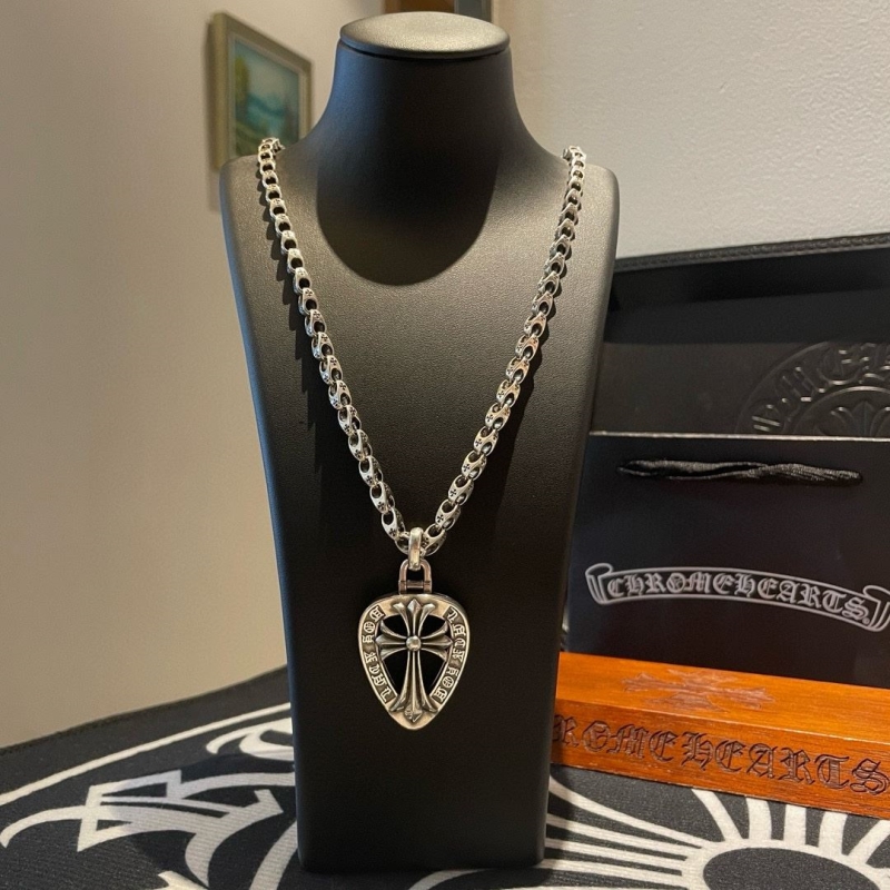 Ch**me He**ts necklaces